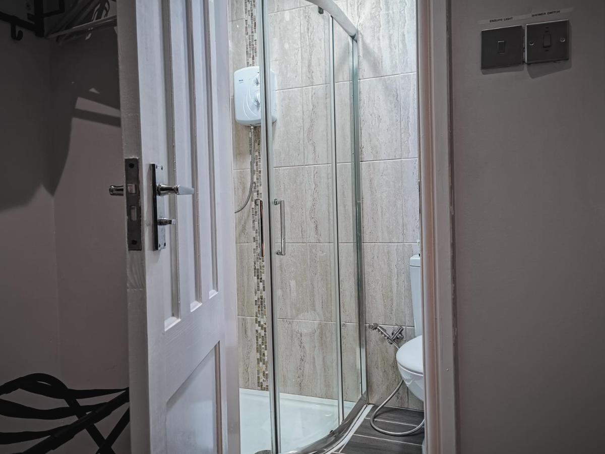 Luxurious 3 Bedroom Apartment: Heart Of Westend グラスゴー エクステリア 写真